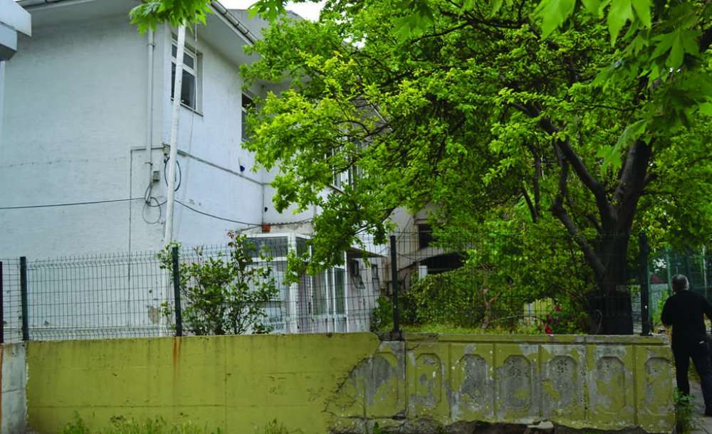 Kamu Binası Tehlike Saçmaya Devam Ediyor 