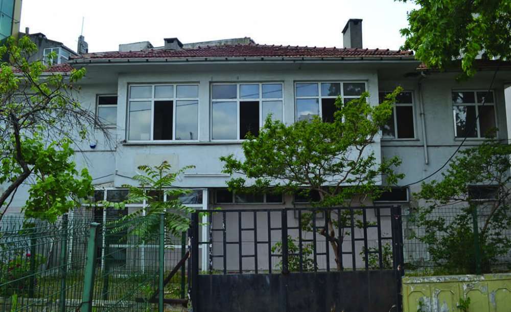 Kamu Binası Tehlike Saçmaya Devam Ediyor 