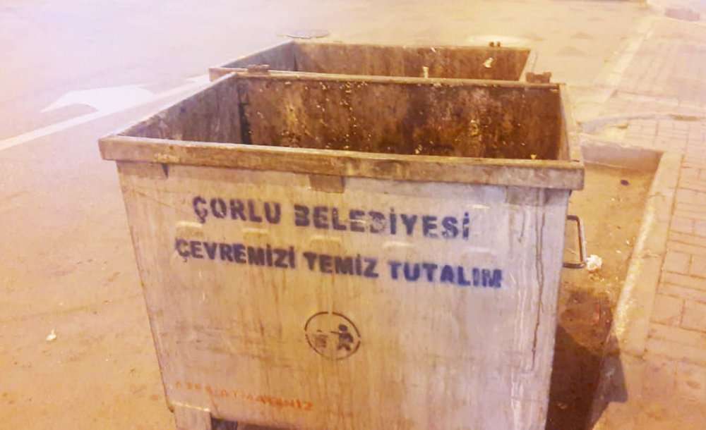 Vatandaşlar Çöp Kutularına Tepki Gösterdi 