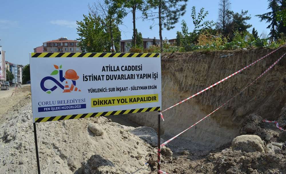 Toprak Kaymasına Karşı İstinat Duvarı Yapılıyor 