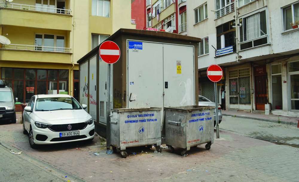 Bu Ne Rezalet, Mezar Taşı Bile Yerlerde!