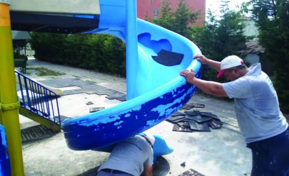 Çocuk Parklarında Oyun Grupları Yenileniyor