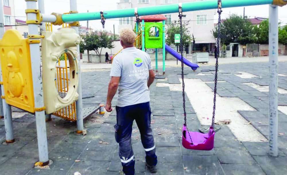 Çocuk Parklarında Oyun Grupları Yenileniyor