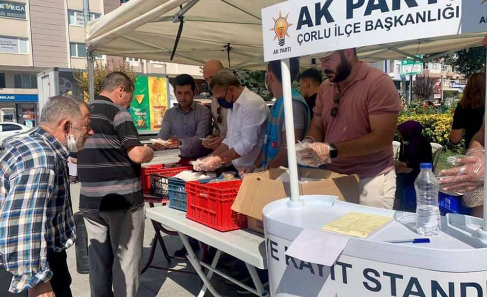 Ak Parti Aşure Dağıttı 
