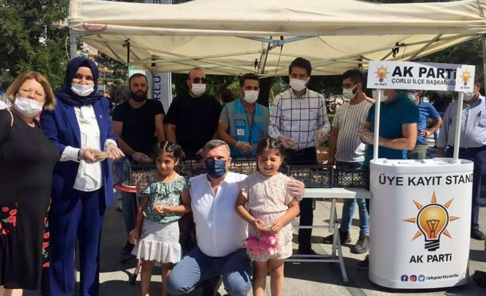 Ak Parti Aşure Dağıttı 