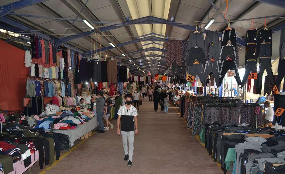 Pazarda Okul Alışverişi Yoğunluğu Yaşandı 