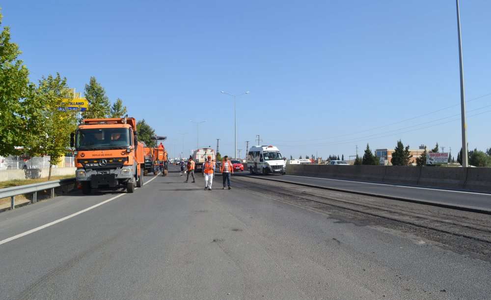 Karayolları Genel Müdürlüğü Ekipleri Asfaltı Yeniledi 