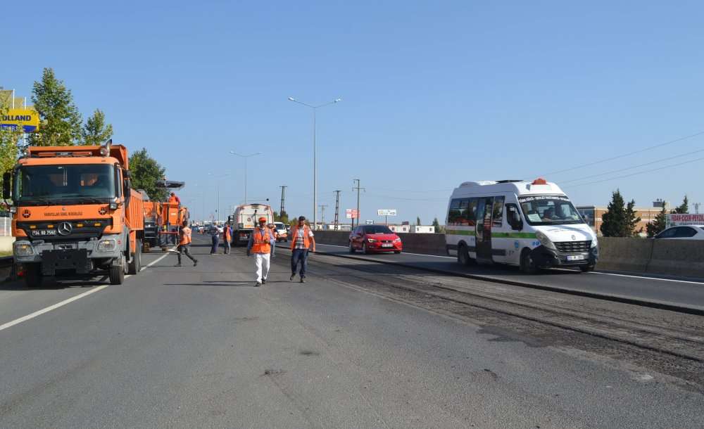 Karayolları Genel Müdürlüğü Ekipleri Asfaltı Yeniledi 