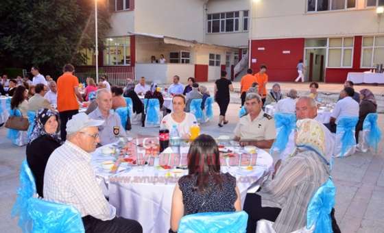Tekirdağ Valisi Ali Yerlikaya Şehit Aileleri Ve Gazilerle İftarda Bir Araya Geldi