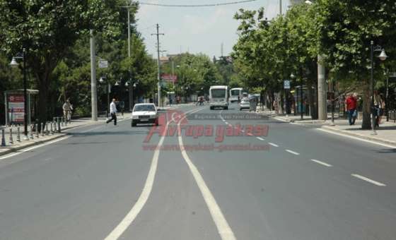 Cadde Ve Sokaklar Boş Kalıyor