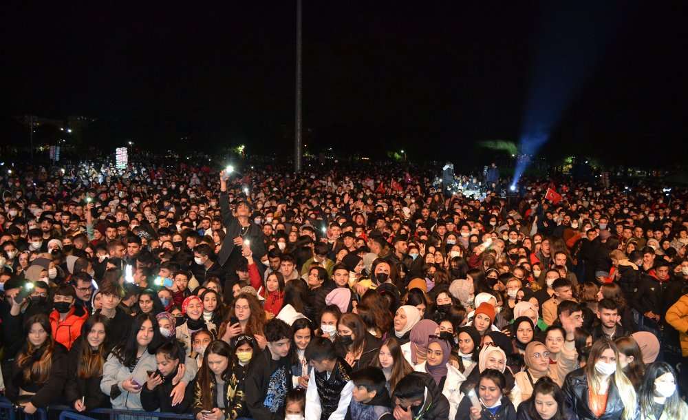 Binlerce Kişi Cumhuriyet İçin Yürüdü 