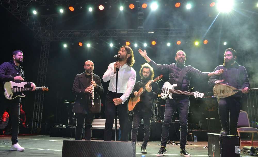 Binlerce Kişi Cumhuriyet İçin Yürüdü 