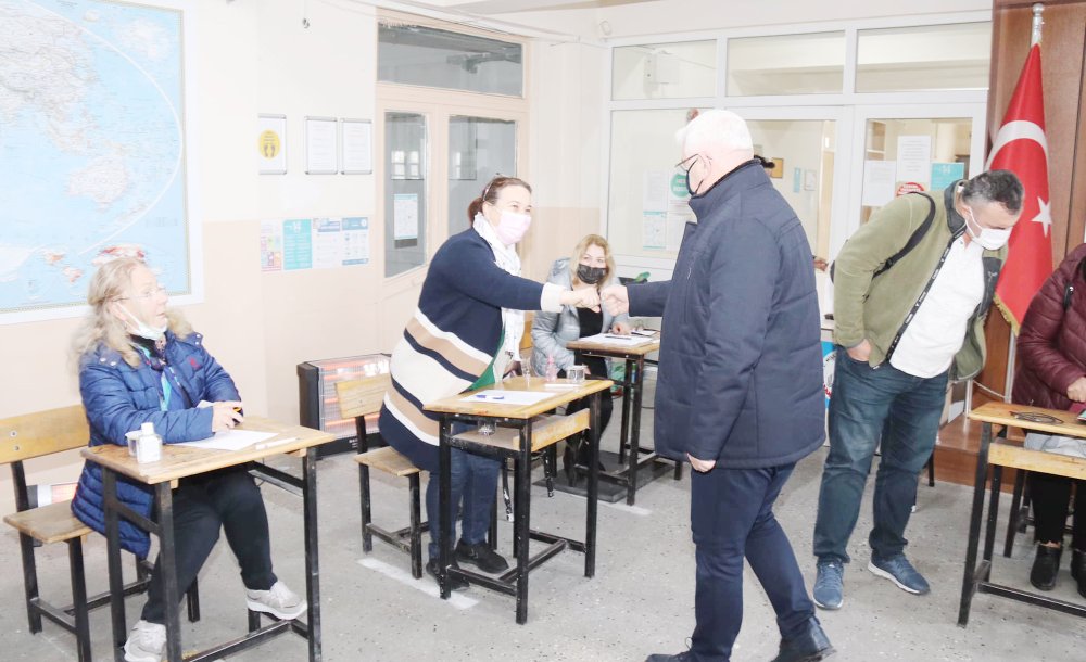 Başkan Yüksel, Oy Kullanılan Okulları Ziyaret Etti 
