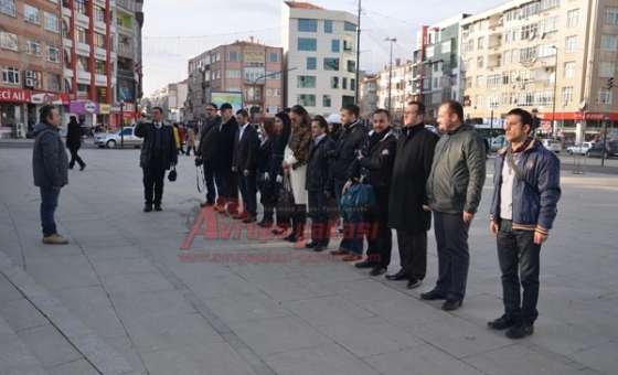 Çorlulu Gazetecilerden Atatürk Anıtına Çelenk  