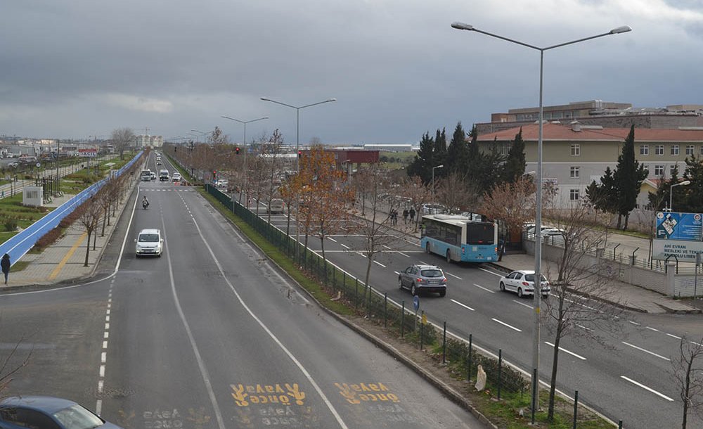 Vatandaşlar Hastanenin Karşısına Durak İstiyor 