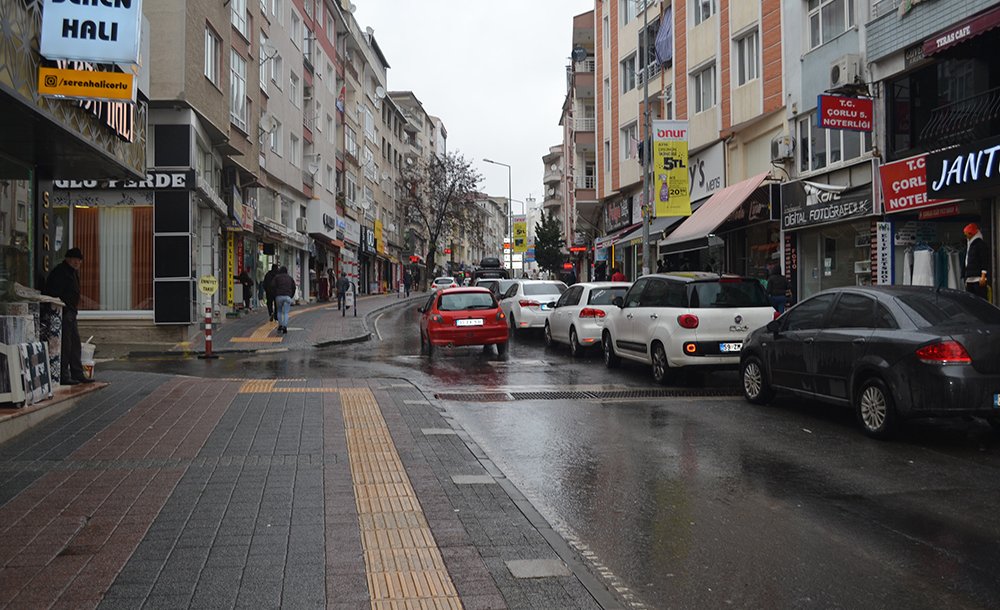 Çorlu'da Karla Karışık Yağmur Etkili Oldu 