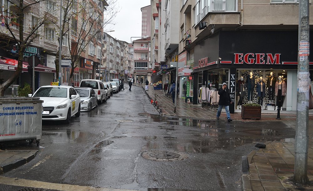 Çorlu'da Karla Karışık Yağmur Etkili Oldu 
