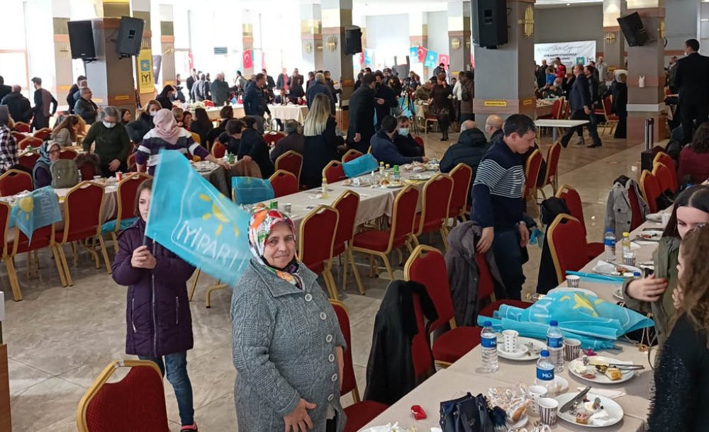 İyi̇ Parti Kahvaltıda Buluştu 