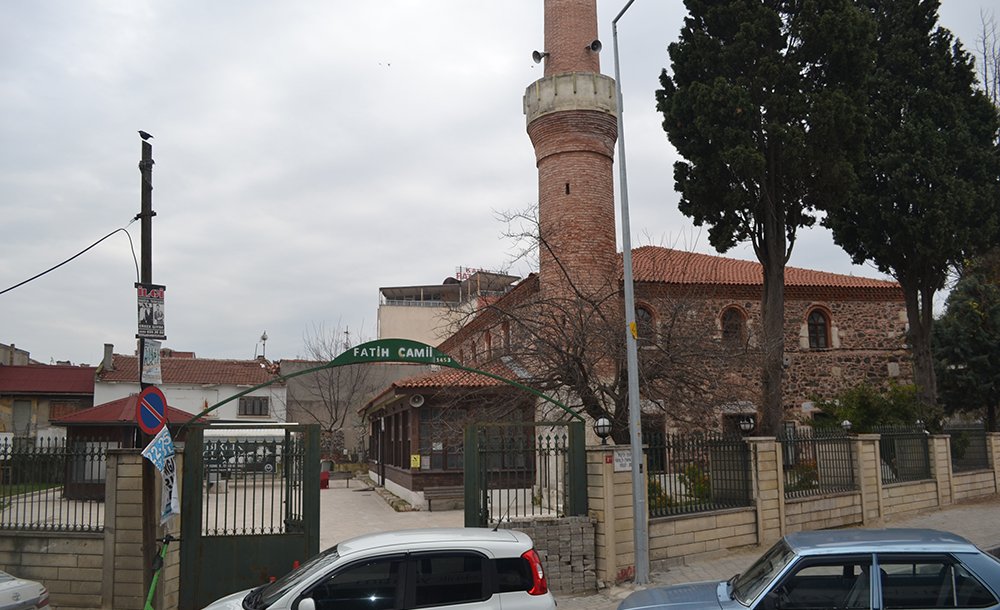 Tarihi Camiye Giriş Kapısı Yakışmıyor