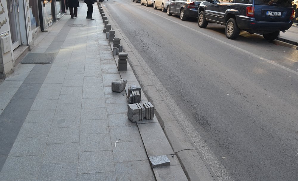 Kaldırımlara Vatandaş Tepki Gösterdi 