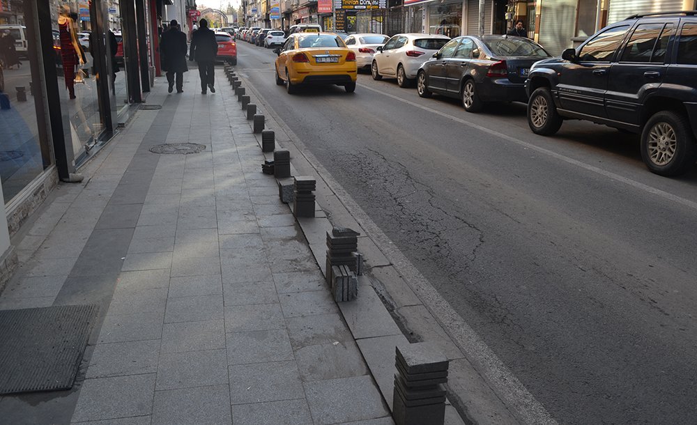 Kaldırımlara Vatandaş Tepki Gösterdi 