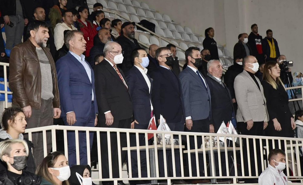 Dereceye Giren Güreşçilere Ödülleri Verildi 