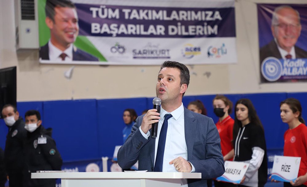 Dereceye Giren Güreşçilere Ödülleri Verildi 