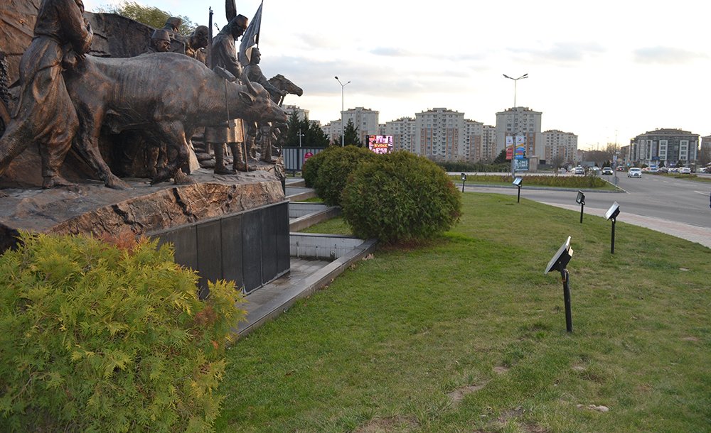 Balkan Anıtı'nın Işıklandırılması Yapıldı 