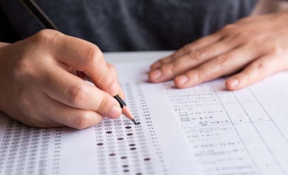 Öğrenciler Açık Öğretim Sınavlarında Ter Döktü