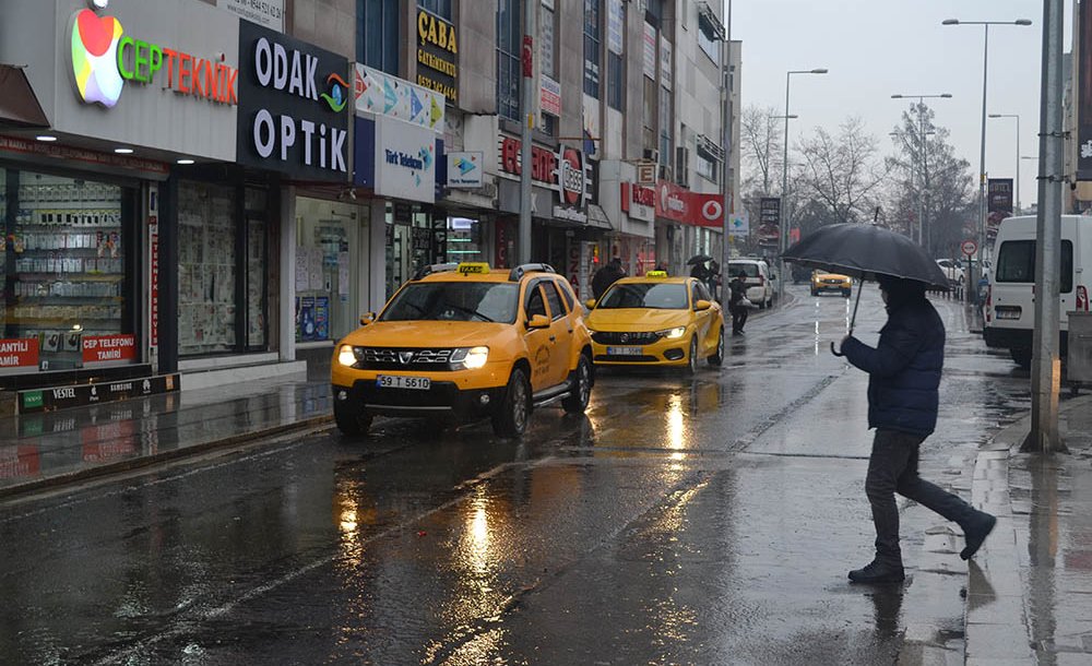 Yağışlı Havalar Taksicilere Yaradı 