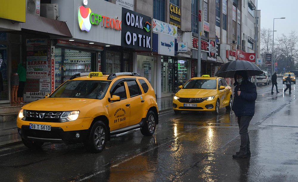 Yağışlı Havalar Taksicilere Yaradı 