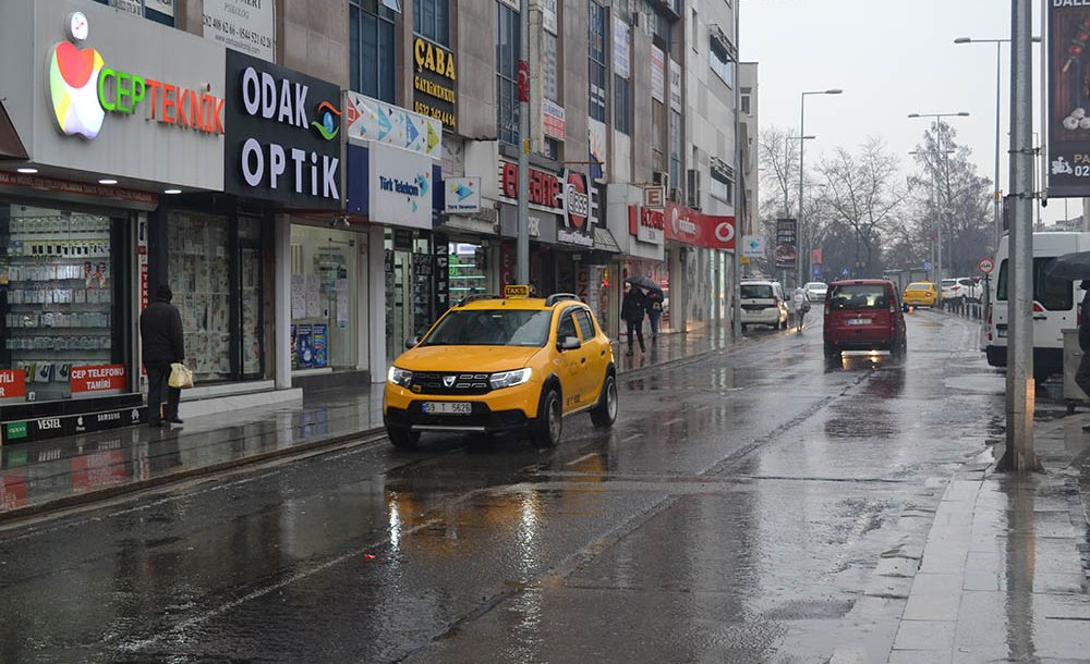 Yağışlı Havalar Taksicilere Yaradı 