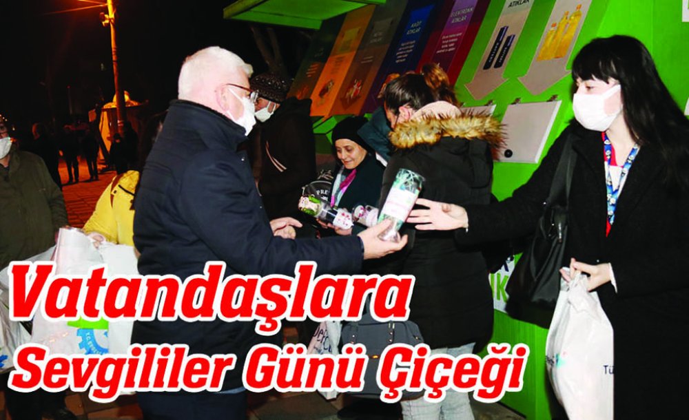 Vatandaşlara Sevgililer Günü Çiçeği 