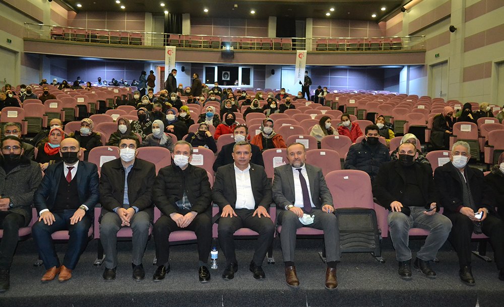 Aile İçi İletişimin Mutluluğa Katkısı Konuşuldu 