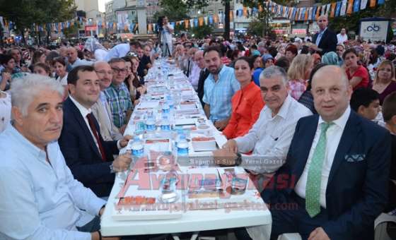 Ak Parti`den  8 Bin Kişilik İftar