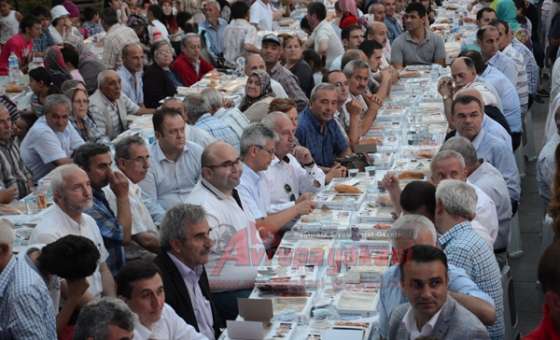 Ak Parti`den  8 Bin Kişilik İftar