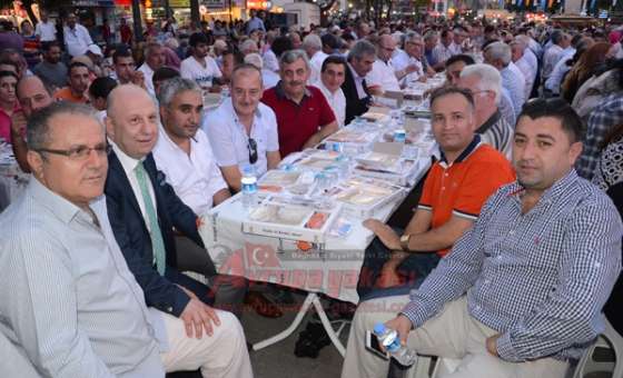 Ak Parti`den  8 Bin Kişilik İftar
