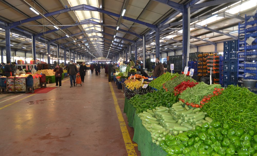 Pazarda Fiyatlar Yarı Yarıya Düştü 