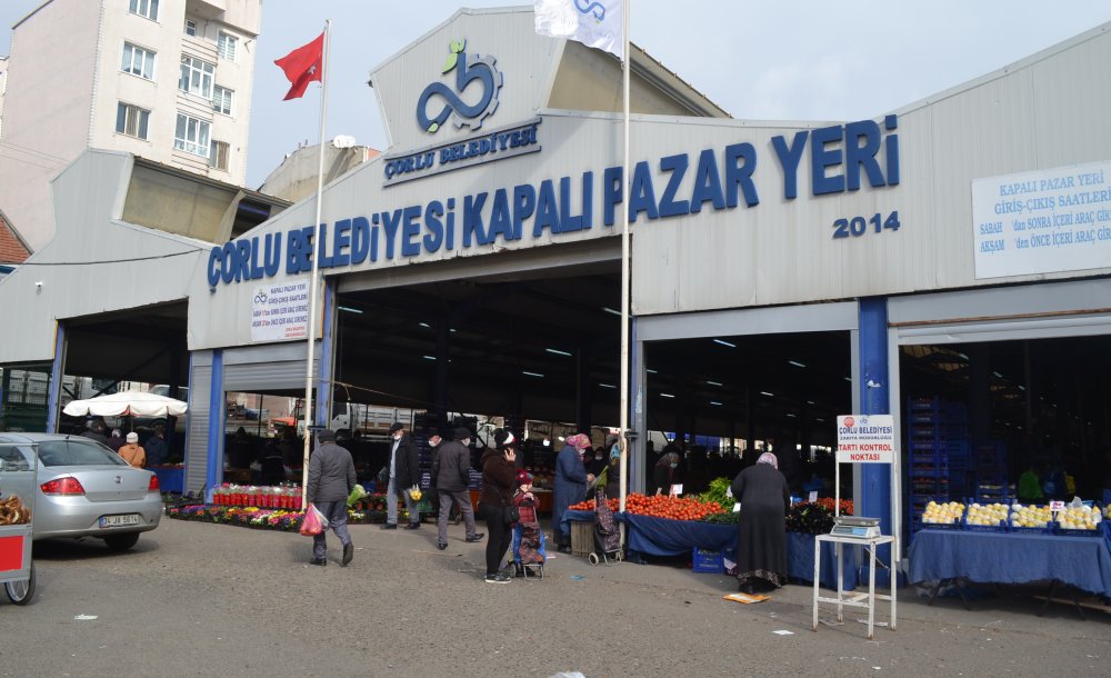 Pazarda Fiyatlar Yarı Yarıya Düştü 
