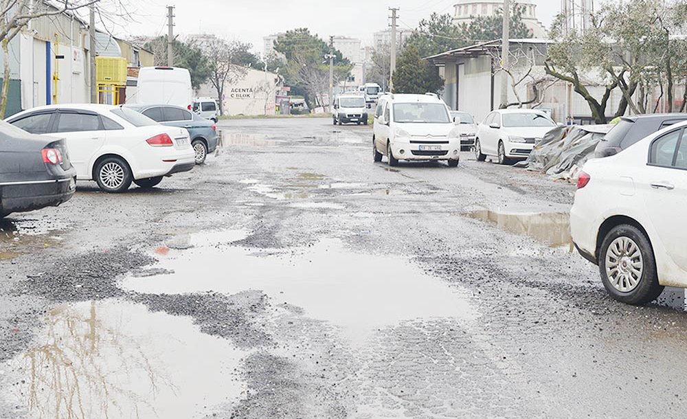 Sanayinin Yolları Esnafı Canından Bezdirdi