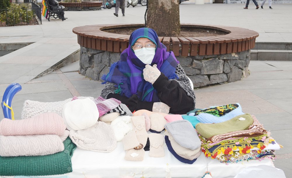 8 Martta Kadınlar Soğuktan Titredi