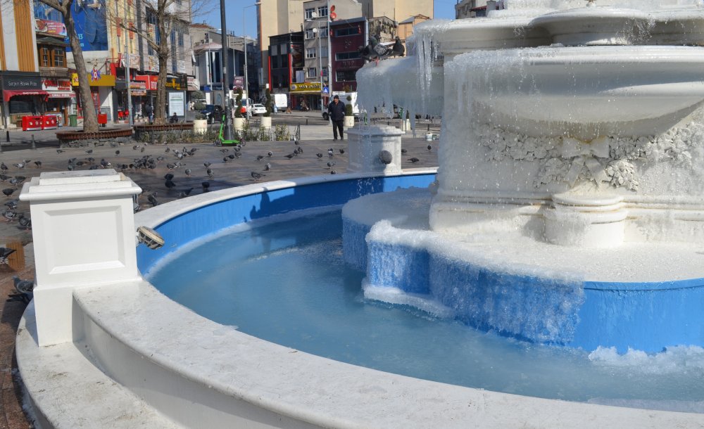 Havuz Yine Buz Tuttu