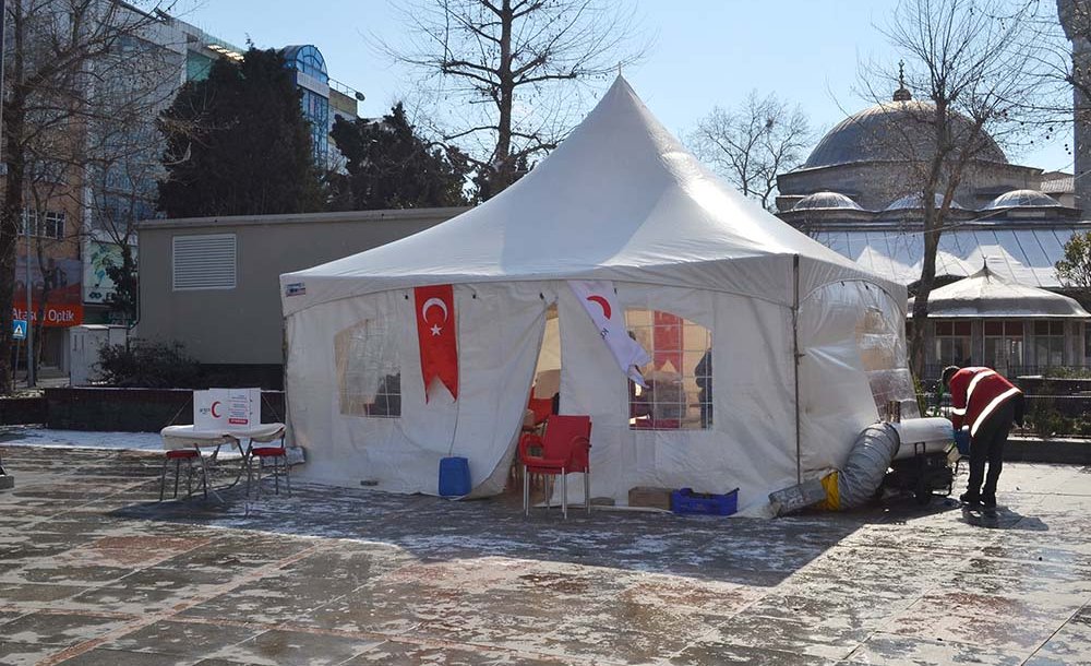 Kızılay Kan Stoklarını Artırmak İçin Soğuğa Aldırış Etmedi