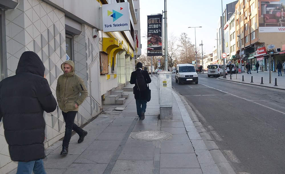 Kaldırımlara Vatandaşlar Tepki Gösterdi 