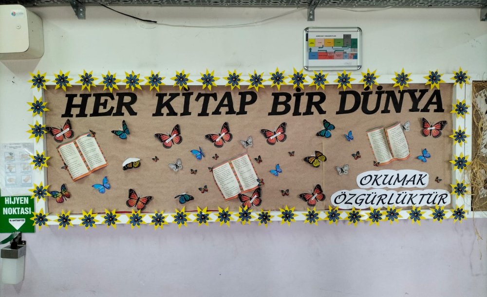 Atık Malzemelerden Kütüphane Yapıldı 