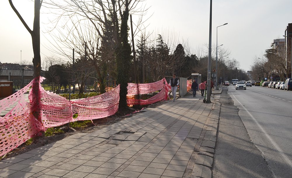 Açılışı Yapılmadan, Kırılıp Dökülüyor! 