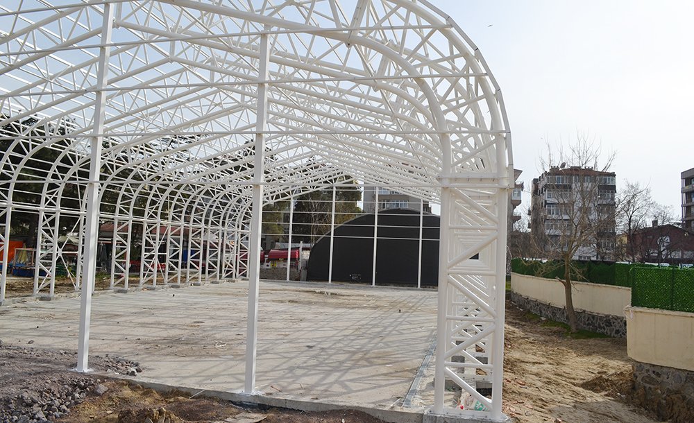 Tenis Kortu İnşaatı Devam Ediyor