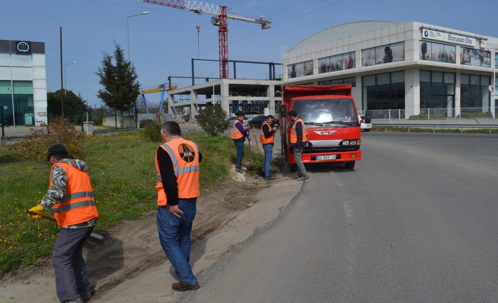 Karayolları Ekipleri Kanalları Temizledi