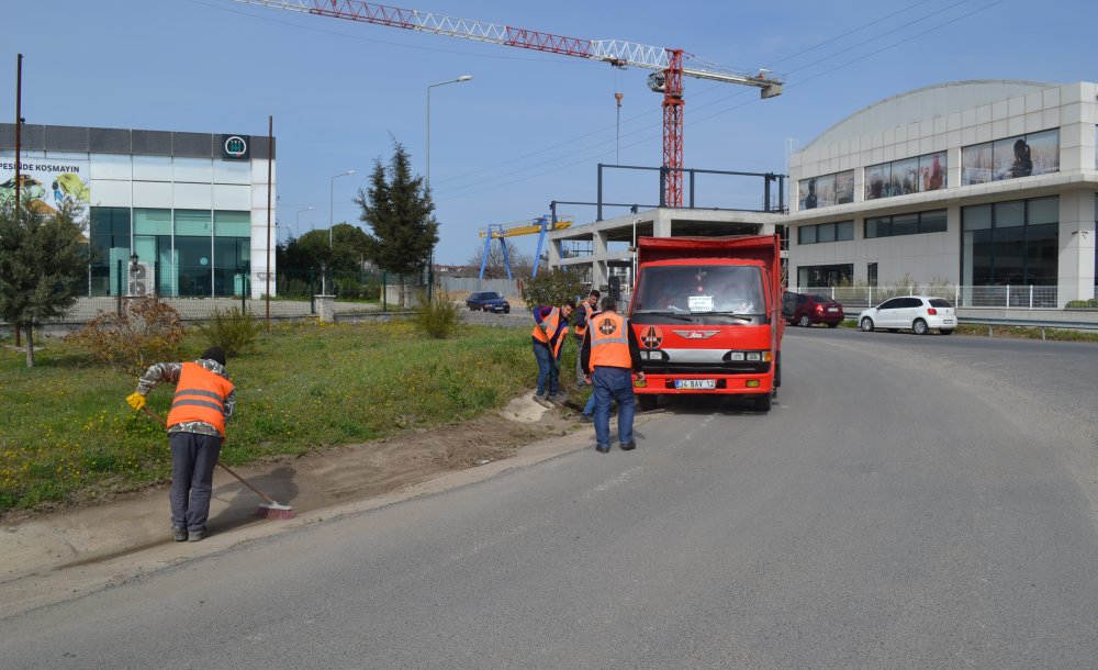 Karayolları Ekipleri Kanalları Temizledi