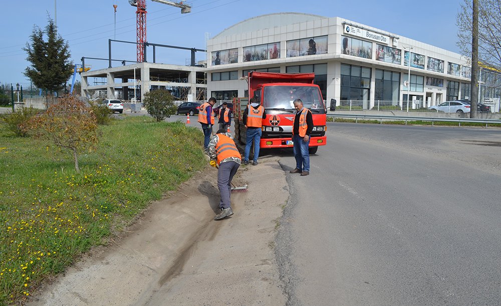 Karayolları Ekipleri Kanalları Temizledi